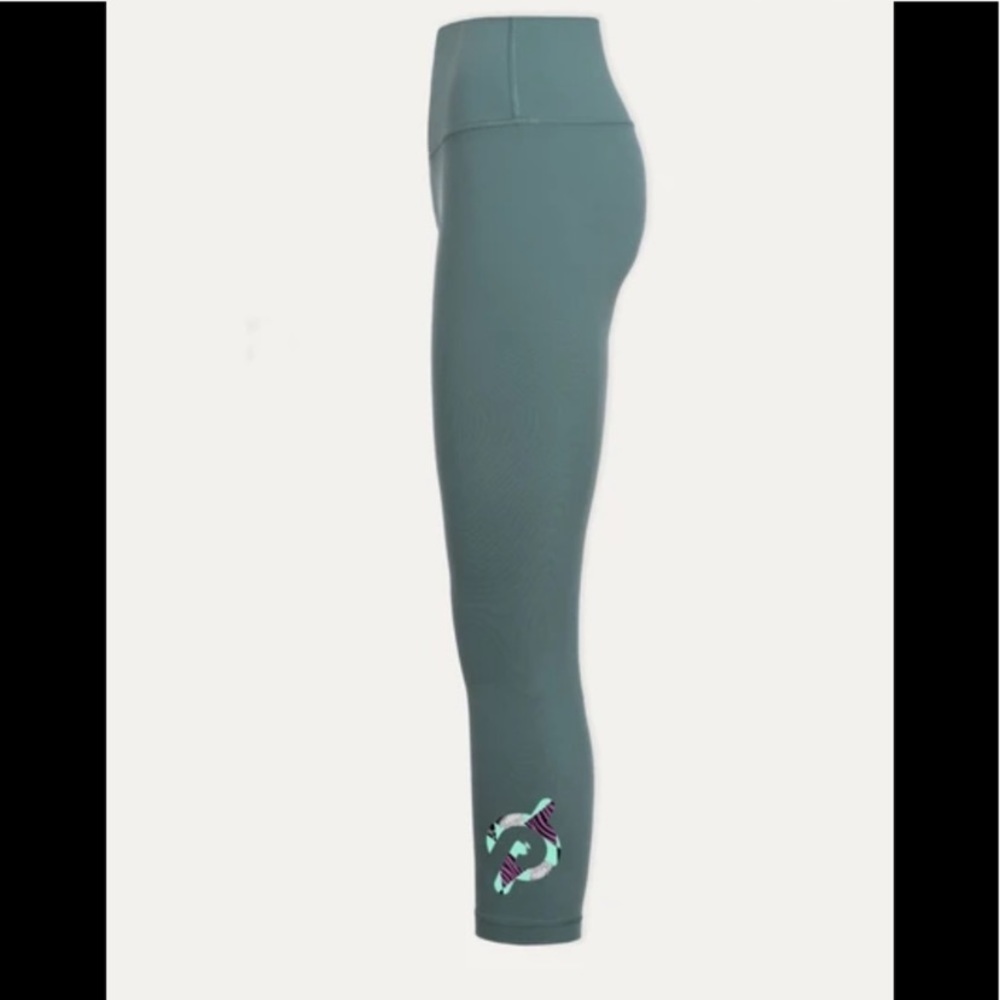 Lululemon Peloton Size 6 Jungle Wunder Under